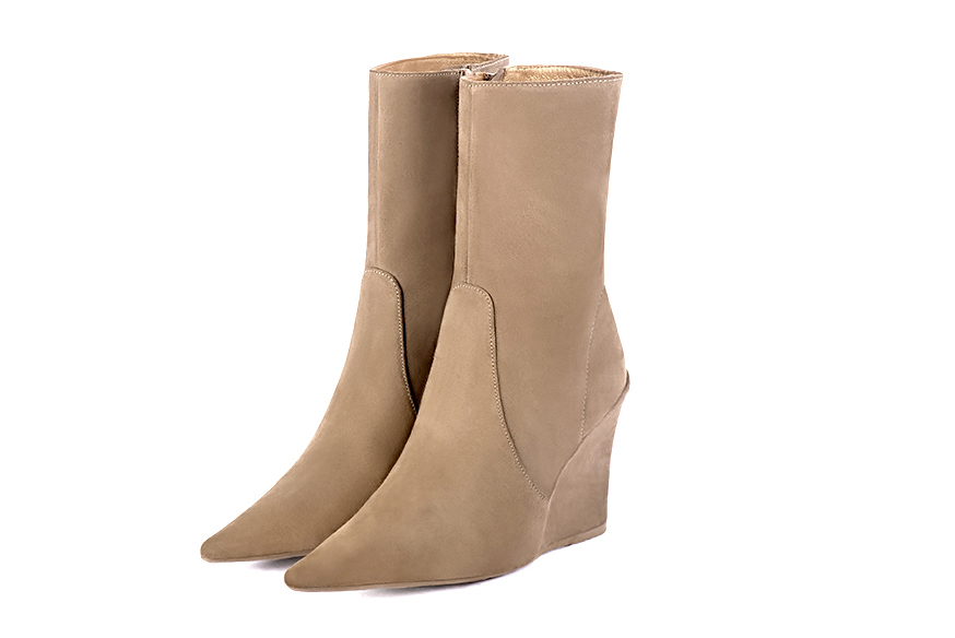 Tan beige women's ankle boots with a zip on the inside. Pointed toe. Very high wedge heels. Front view - Florence KOOIJMAN